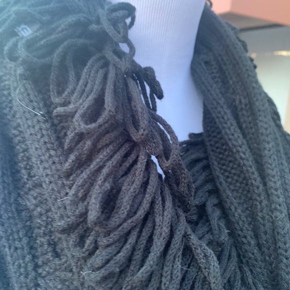 Infinity Scarf with Ruffle Loops - Picture 3 of 4